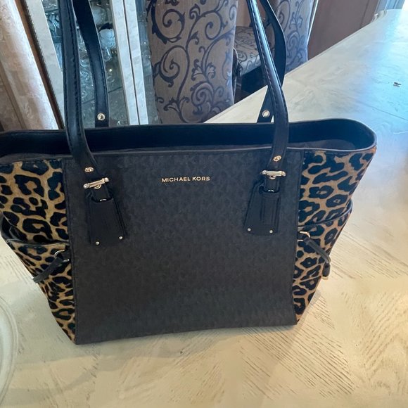 Michael Kors Signature Logo Accordion Tote Bag with Leopard Trim - Picture 5 of 6